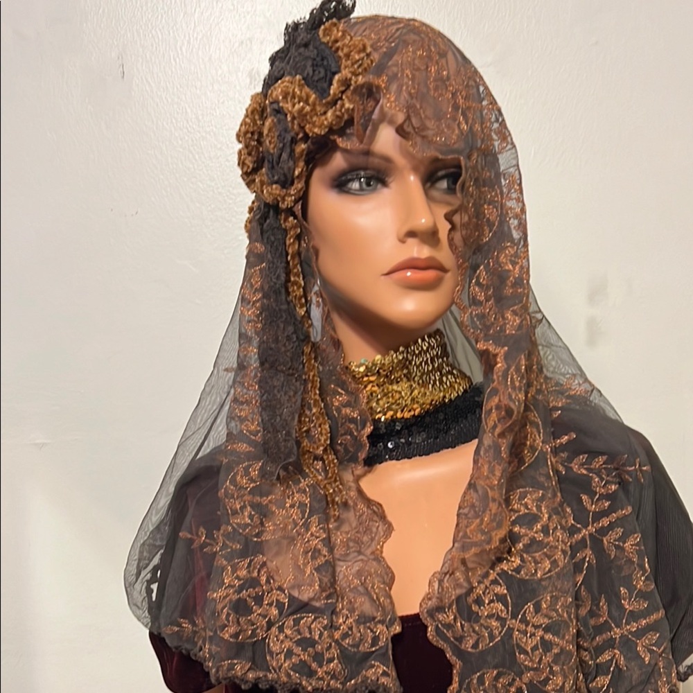 Elegant Brown Bronze Lace Veil Mantilla